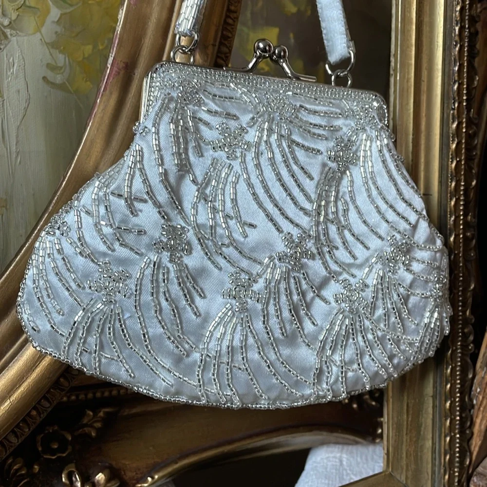Pristine‎ Adorable Beaded Handbag - Picture 2 of 4